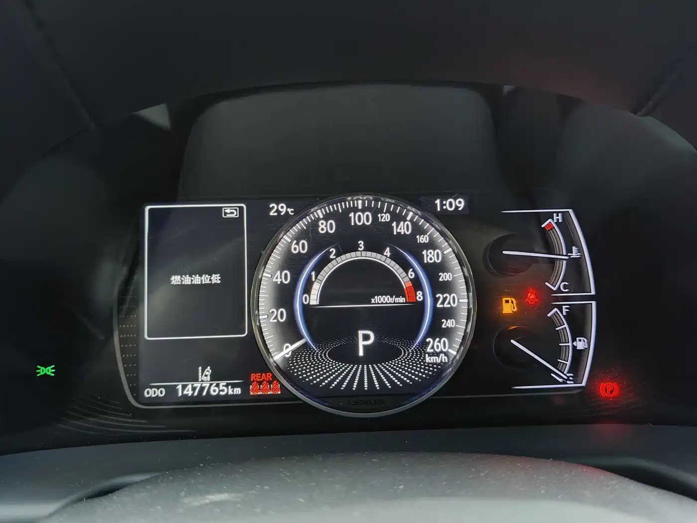 Фото 11 - Lexus ES