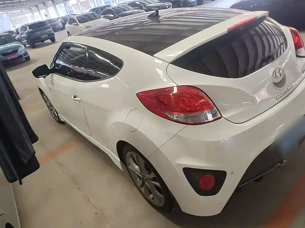 Hyundai Veloster 2015 1.6T Automatic Luxury Edition фото 5