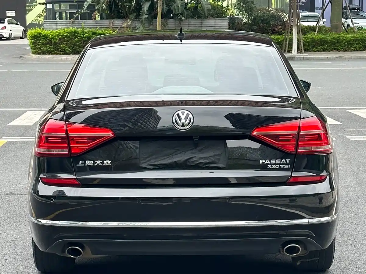 Volkswagen Passat 2016 330TSI DSG Honor Edition фото 17