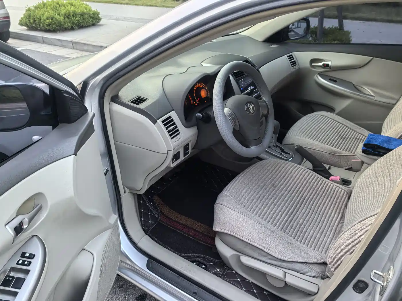 Toyota Corolla 2009 1.8L Automatic GLX-i Special Anniversary Edition фото 10
