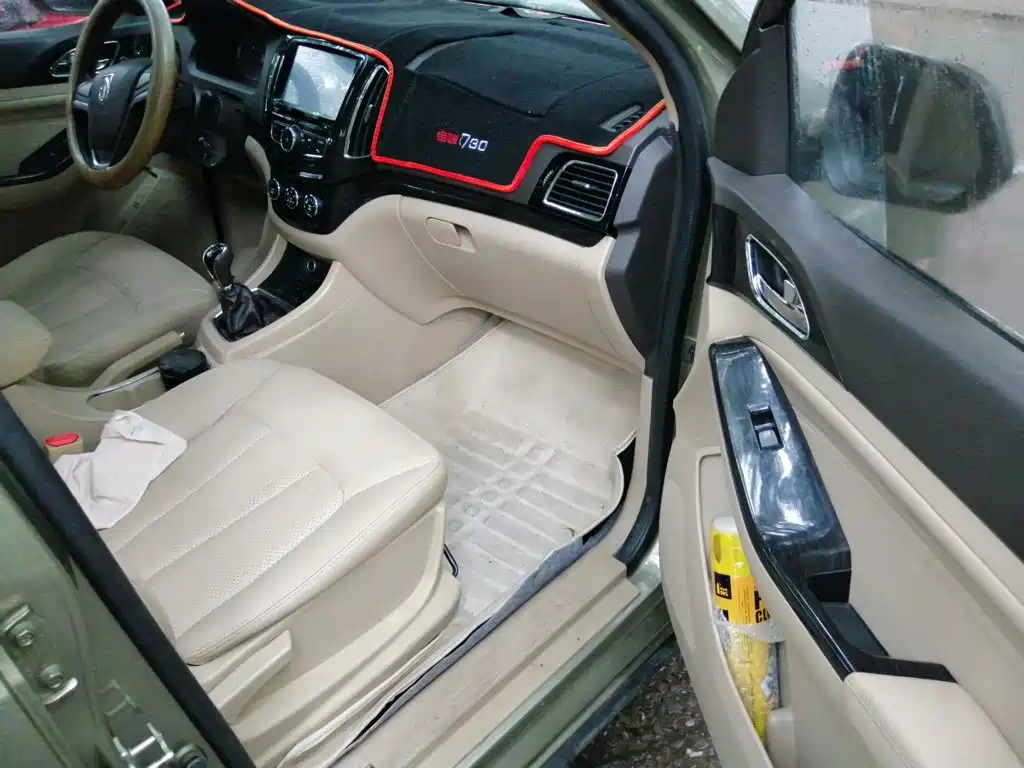 Baojun 730 2015 2014 1.5L Manual Comfort ESP Edition 7-Seater