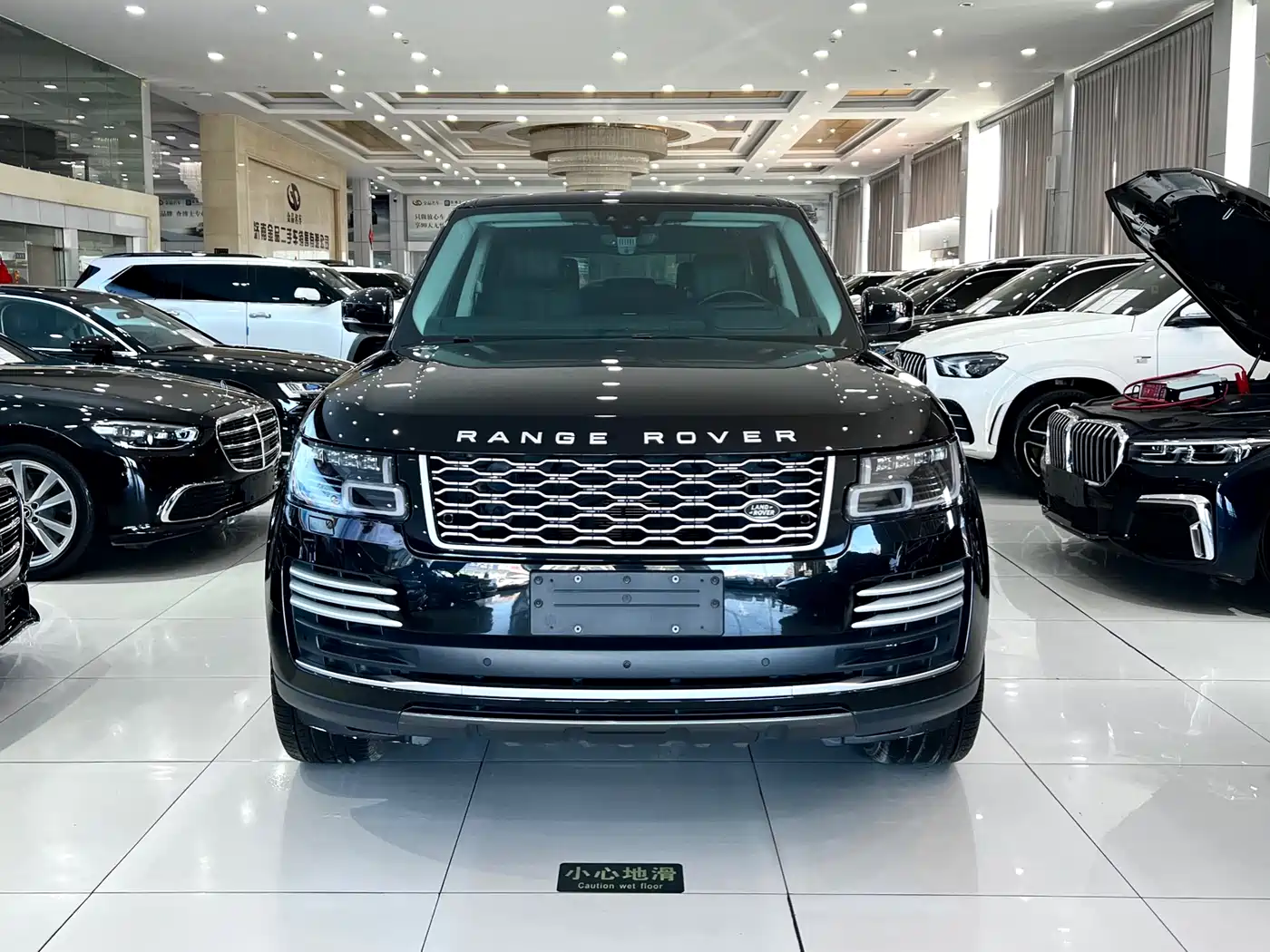 Land Rover Range Rover 2021 3.0 L6 Heritage Extended Classic Edition фото 3