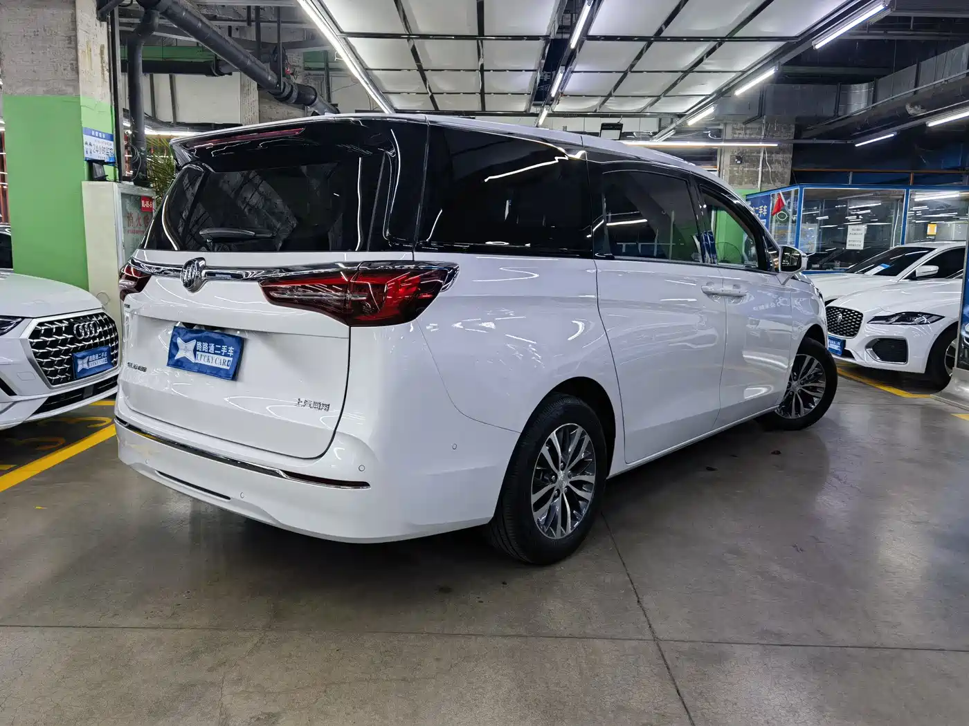 Buick GL8 2022 ES Landmark 653T Premium фото 4