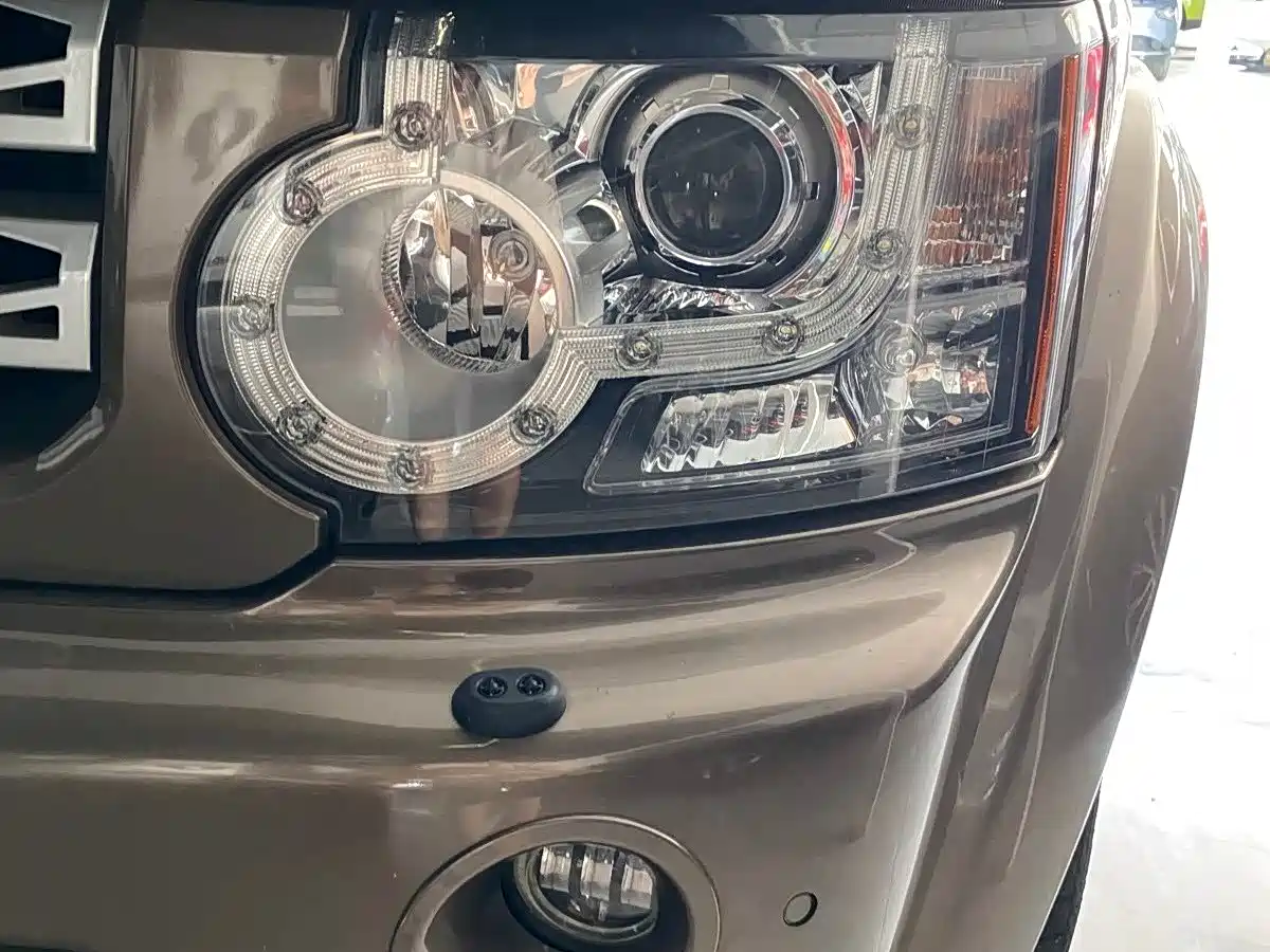 Land Rover Discovery 2014 3.0 SDV6 HSE Diesel фото 11