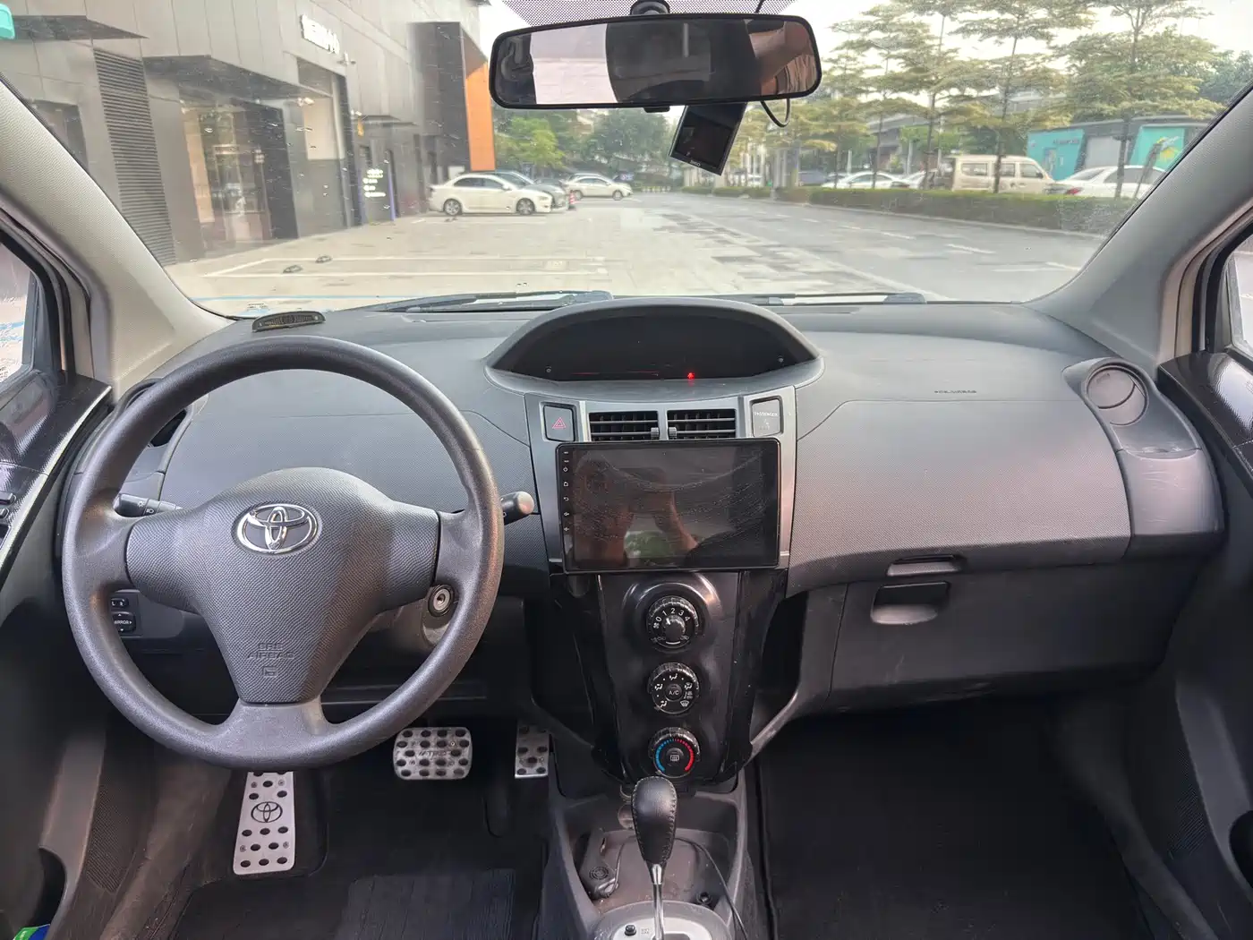 Toyota Yaris 2011 1.6G Auto Dynamic Edition фото 11