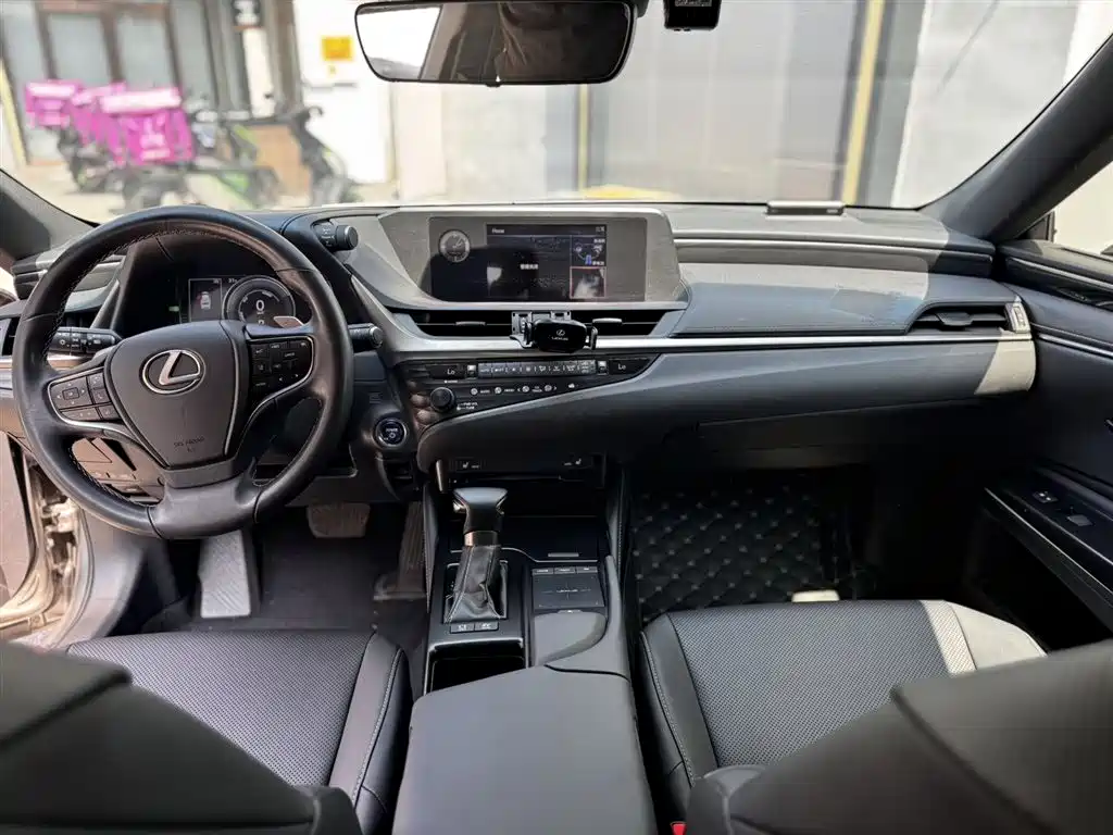 Lexus ES 2020 Model 300h Excellence Edition фото 5