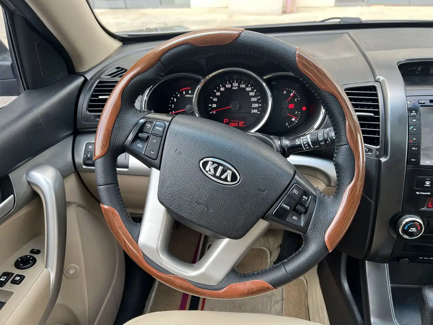 Kia Sorento 2012 2.2T Diesel Comfort Edition фото 13