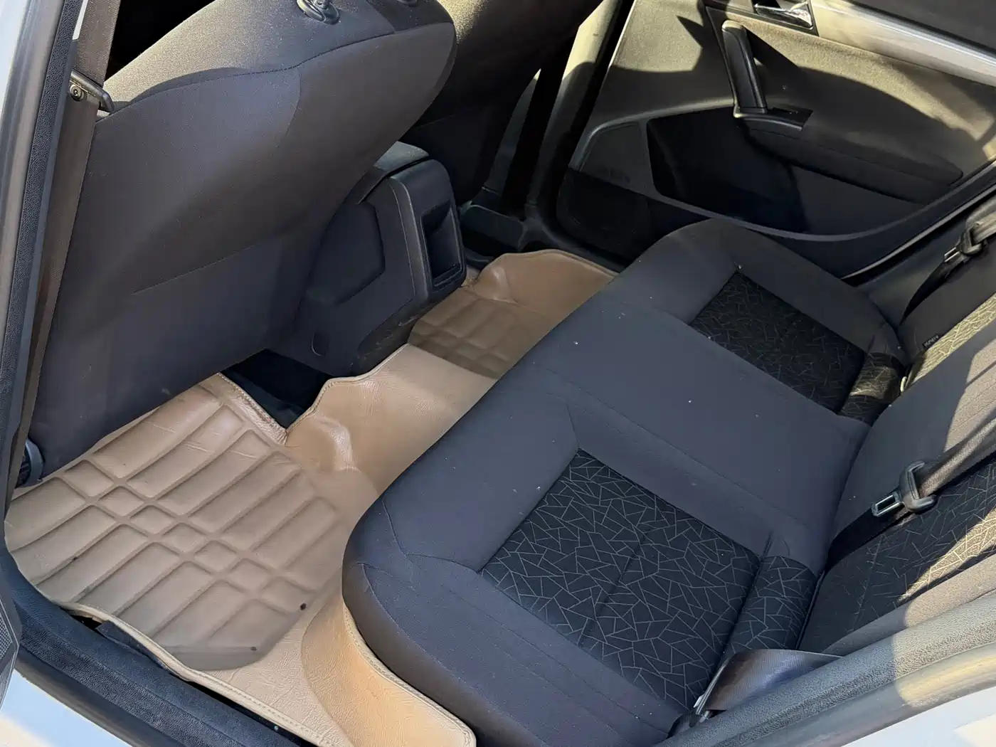 Volkswagen Lavida 2015 1.6L Automatic Comfort Edition фото 8