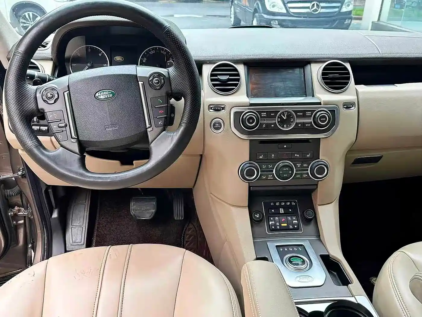Land Rover Discovery 2014 3.0 SDV6 HSE Diesel фото 7