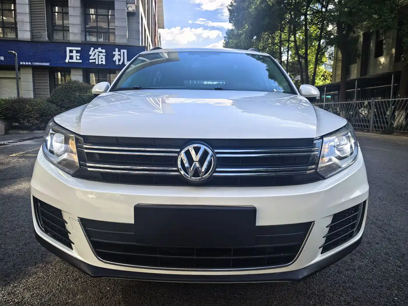Фото 2 - Volkswagen Tiguan