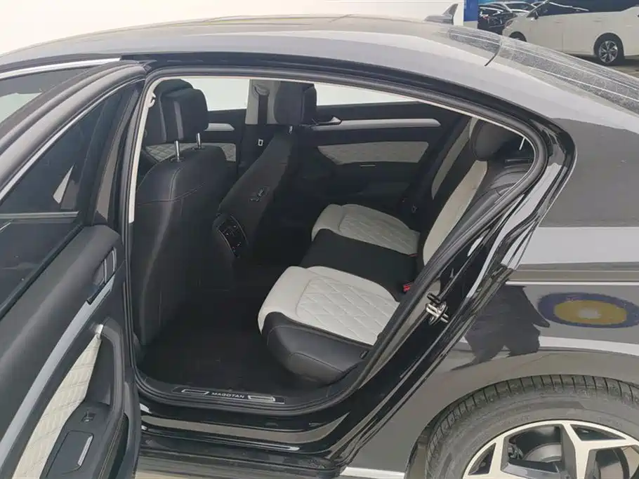 Volkswagen Magotan 2025 Popular Edition 330TSI DSG Luxury фото 11