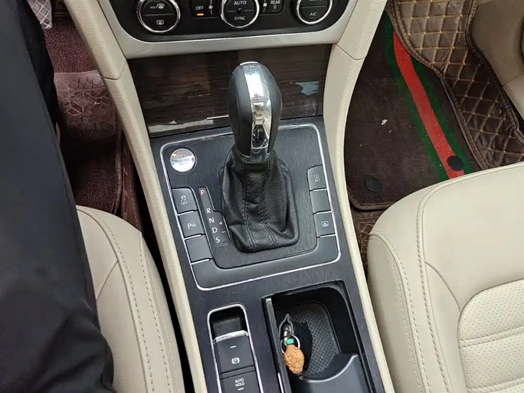 Volkswagen Passat 2014 1.8TSI DSG Executive Edition фото 14