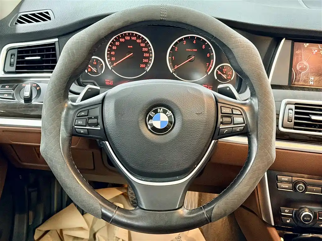 BMW 5 Series GT 2015 535i xDrive фото 10