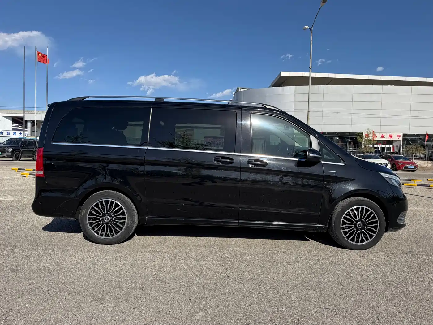 Mercedes-Benz V-Class 2018 V 260 Premium Edition China VI фото 4