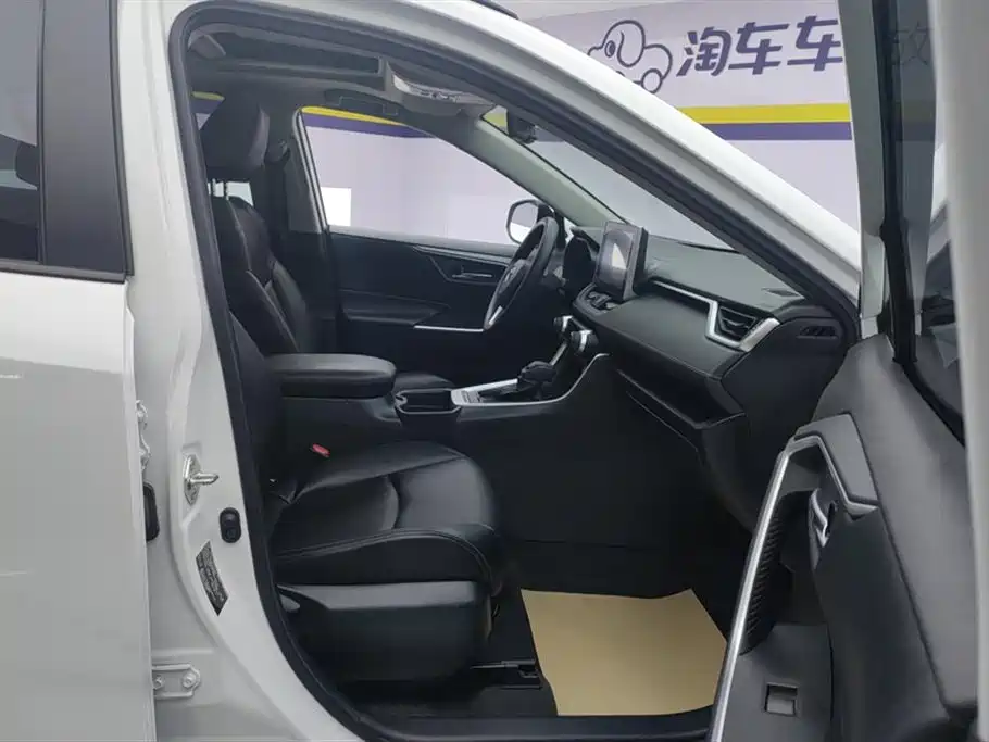 Toyota RAV4 Rongfang 2022 2.0L CVT 2WD Trend Plus Edition фото 8