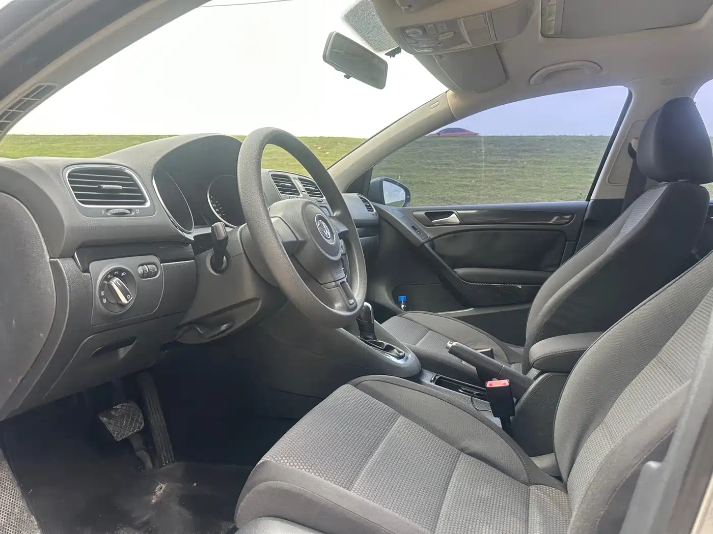 Volkswagen Golf 2011 Model 1.6 Automatic Comfort фото 2