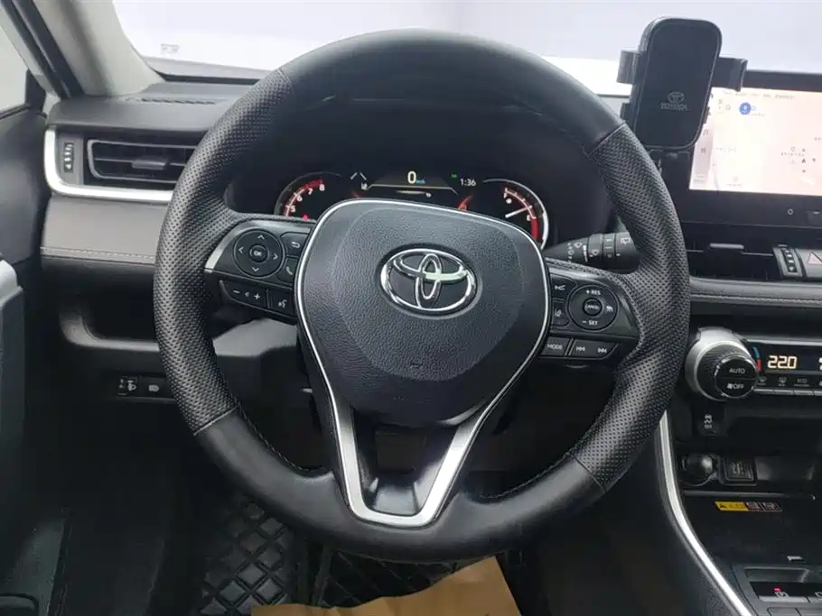 Toyota RAV4 Rongfang 2023 2.0L CVT 2WD Fashion Edition фото 15