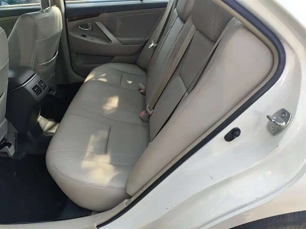 Toyota Camry 2013 200E Classic Elite Edition фото 17