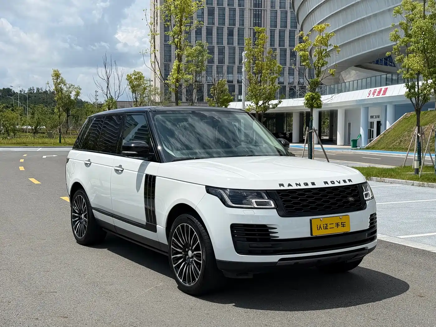 Фото 9 - Land Rover Range Rover