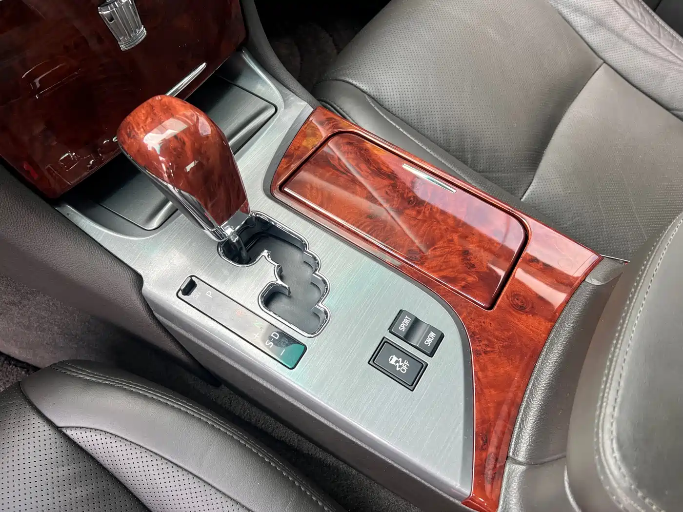 Toyota Crown 2012 2.5L Royal Leather Edition фото 6