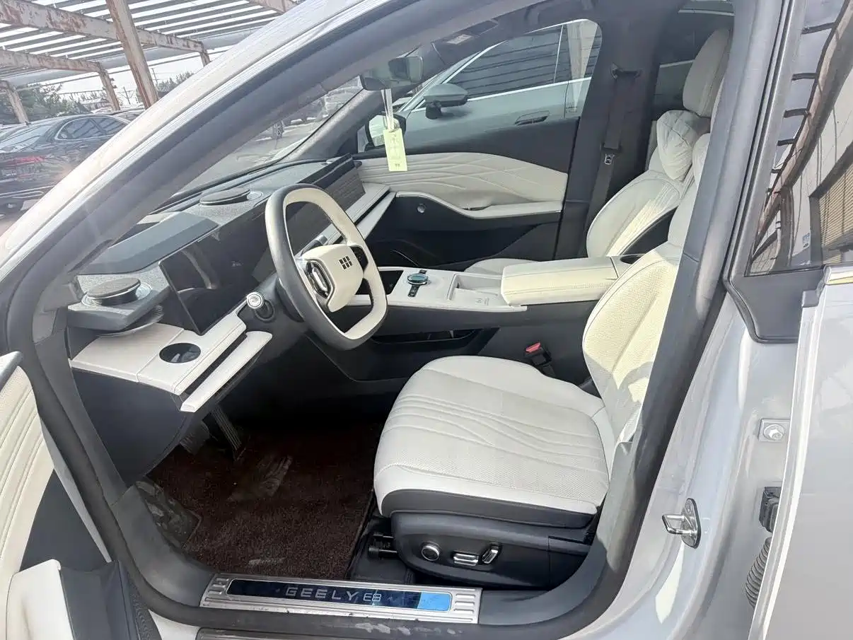 Фото 7 - Geely Galaxy Galaxy E8
