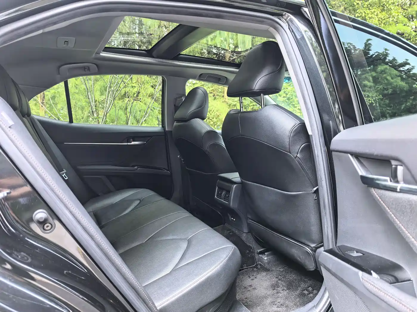 Toyota Camry 2021 Hybrid 2.5HG Luxury Edition фото 4