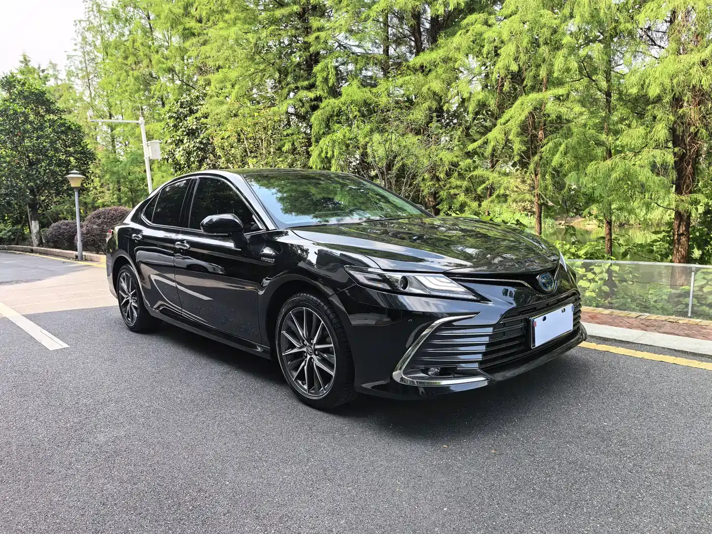 Toyota Camry 2021 Hybrid 2.5HG Luxury Edition фото 3