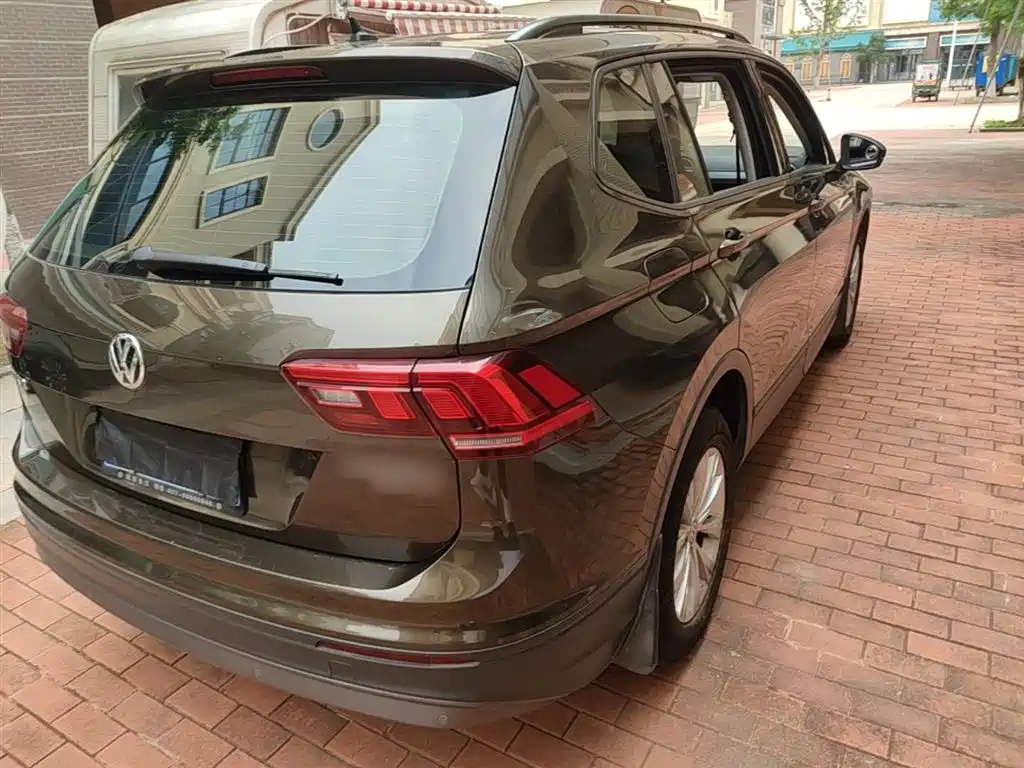 Volkswagen Tiguan L 2017 330TSI Automatic 2WD Trend Edition фото 8