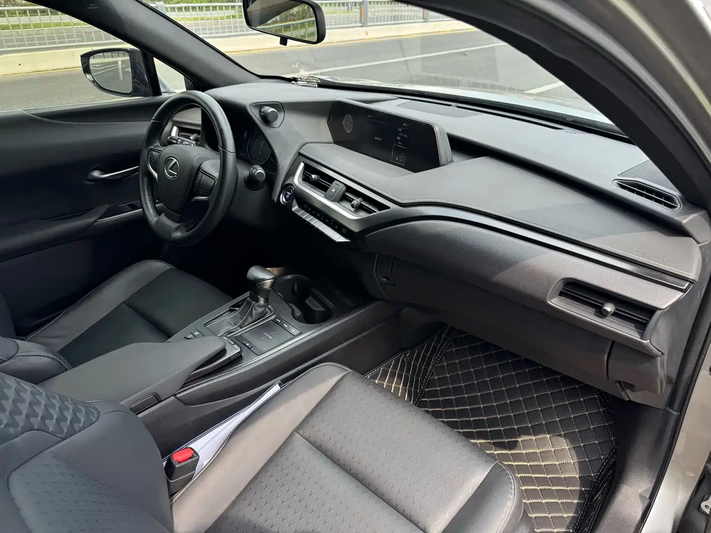 Lexus UX 2020 2020 260h Explore Cool Edition China V