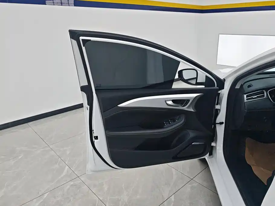 Roewe i6 MAX EV 2026 2023 EV 420 Sunroof Special Edition