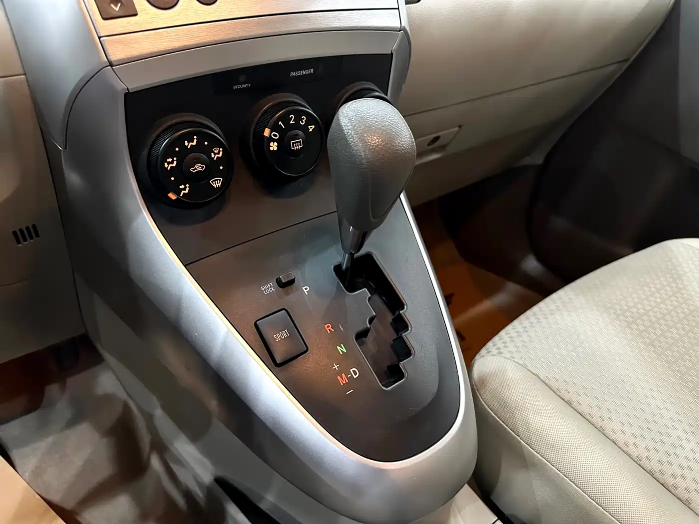 Toyota E'Z 2015 180E CVT Crossover Edition фото 14