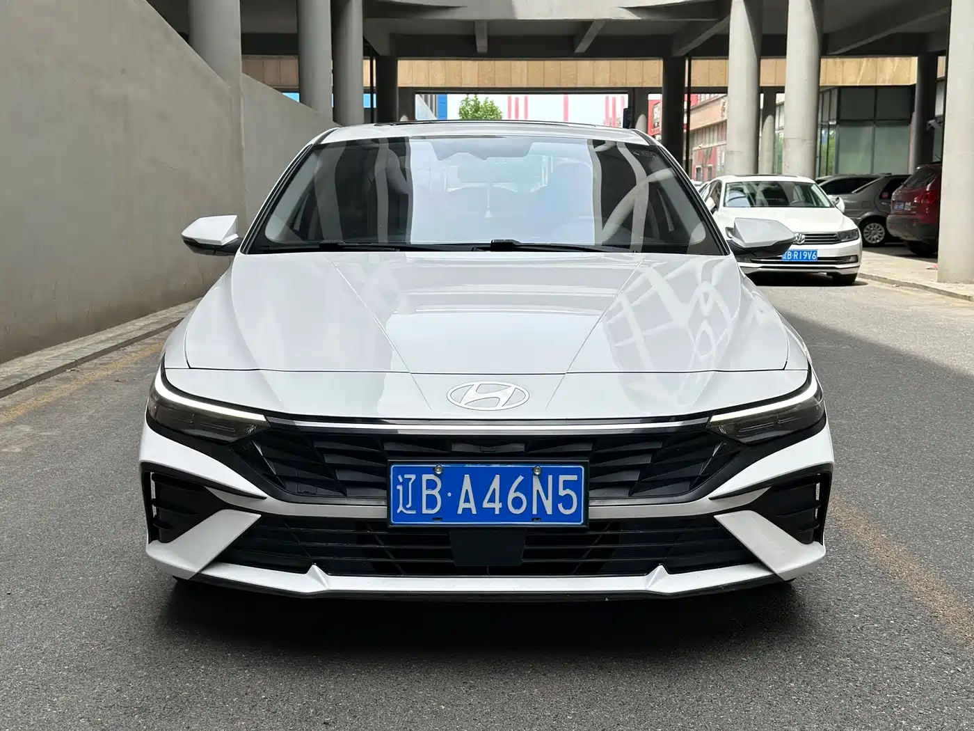 Hyundai Elantra 2023 Model 1.5L CVT LUX Premium Edition фото 2