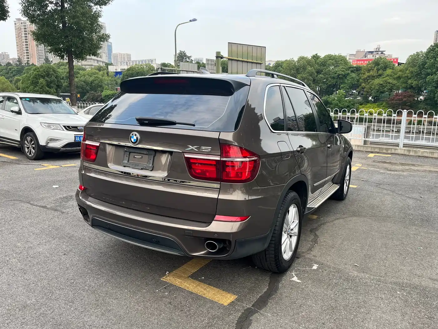 BMW X5 (Import) 2011 xDrive35i Leading Edition фото 6