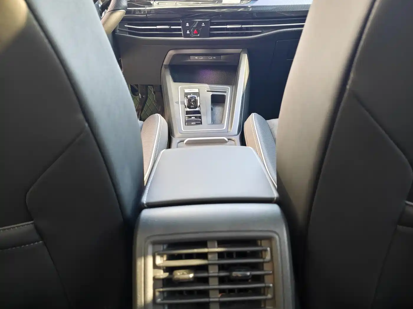 Volkswagen Golf 2021 280TSI DSG R-Line фото 26
