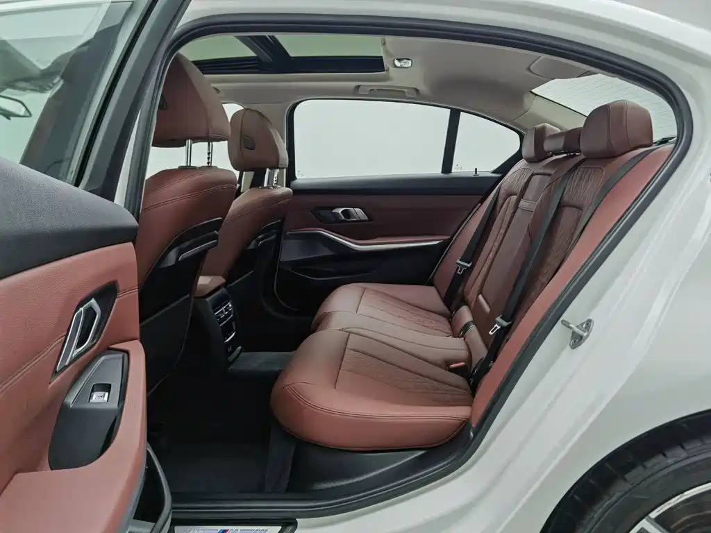 Photo 15 - BMW 3 Series