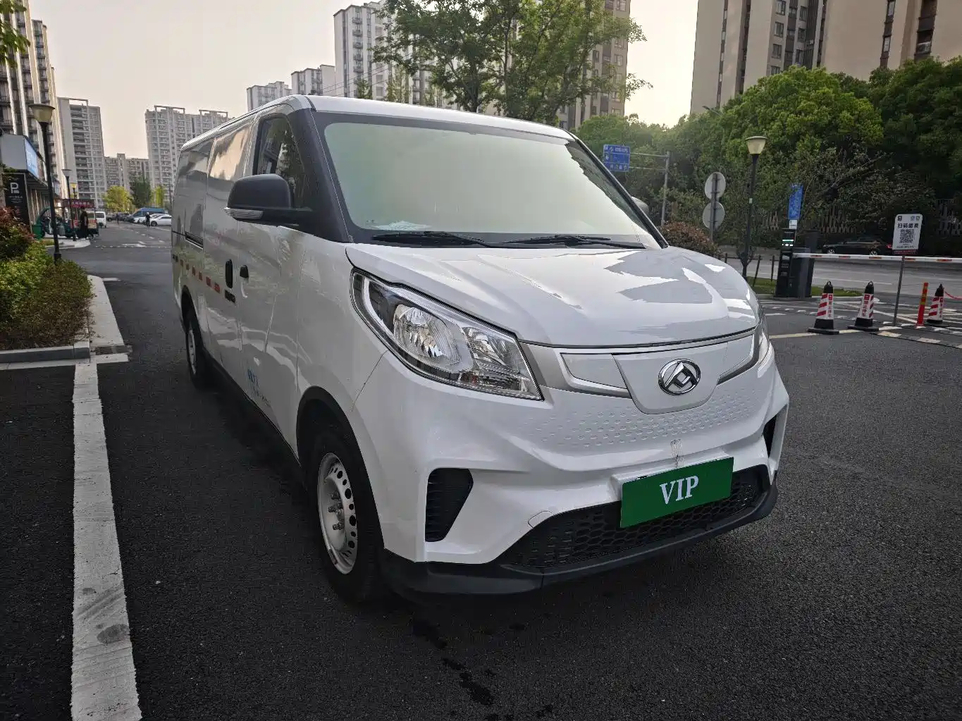 SAIC Maxus Maxus EV30 2023 Pure Electric Intelligent Logistics Expert Long Wheelbase CATL фото 3
