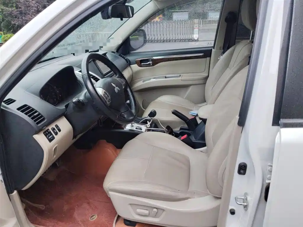 Mitsubishi Pajero Sport 2013 3.0L Automatic 4WD Flagship фото 8