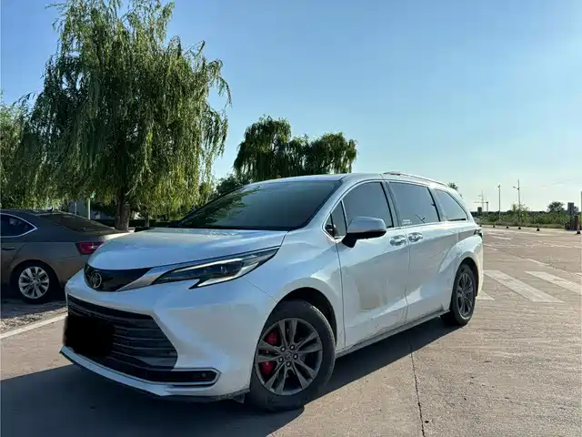 Toyota Sienna 2026 2.5L Hybrid AWD Luxury Edition