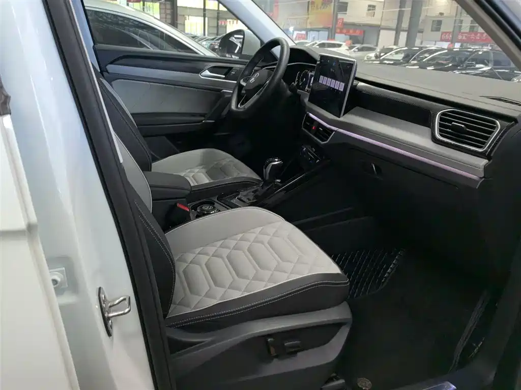 Volkswagen Tayron 2024 300TSI 2WD Luxury Plus Advanced фото 20