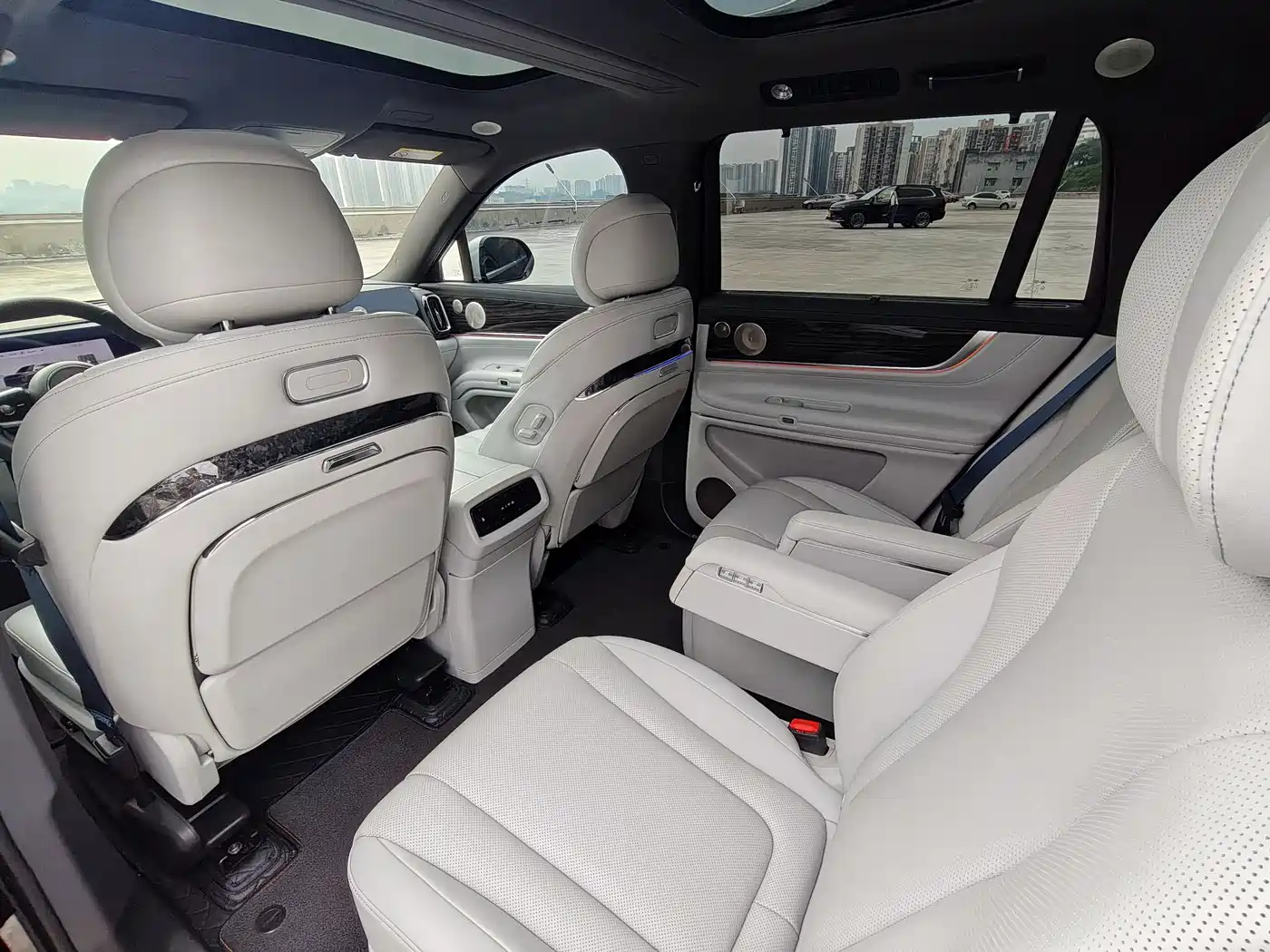 AITO Wenjie AITO M9 2024 Extended Range Ultra 42kWh 6-Seater фото 12