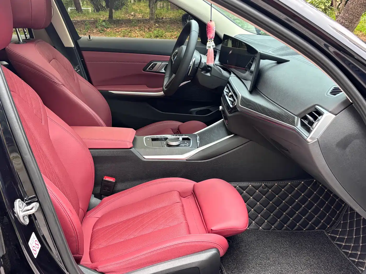 BMW 3 Series 2024 325i M Sport Package фото 12