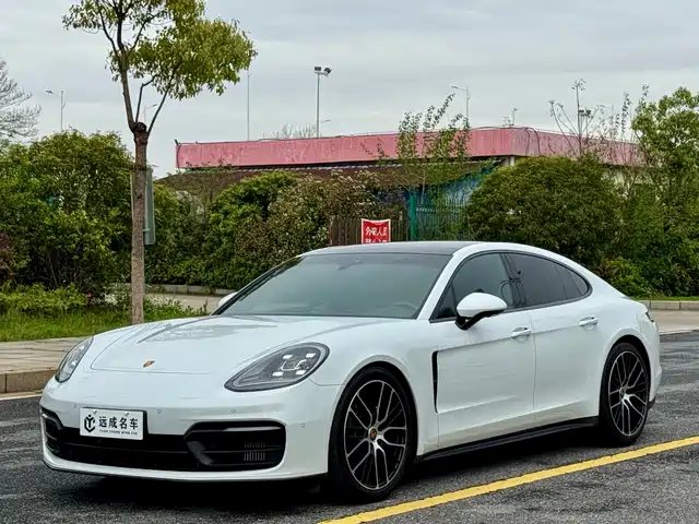 PORSCHE PANAMERA