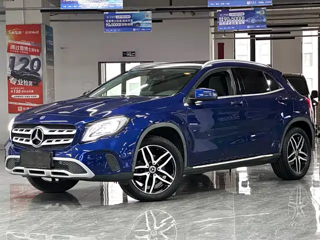 MERCEDES-BENZ GLA