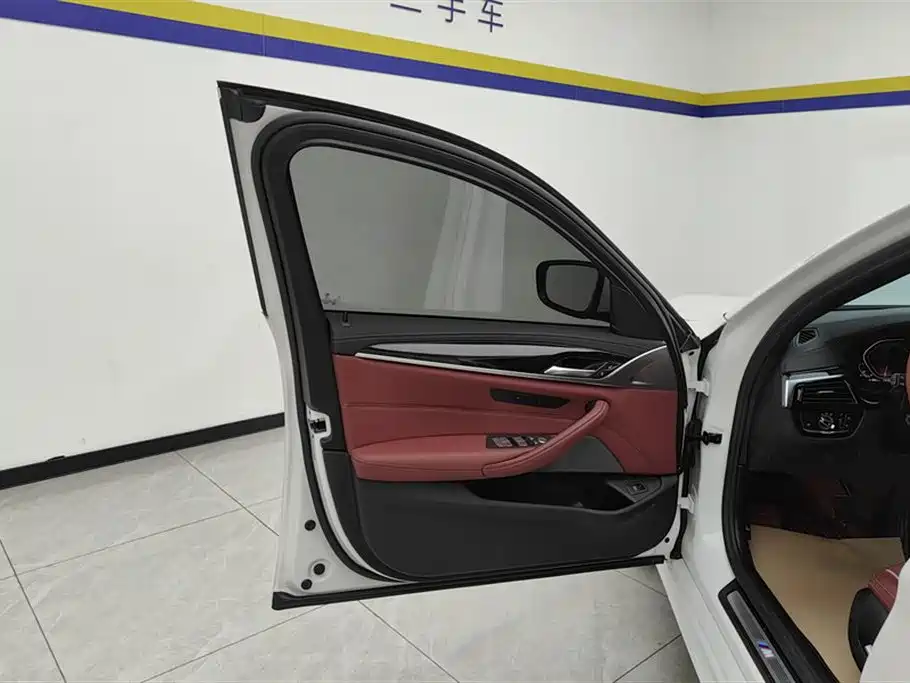 BMW 5 Series 2022 Model Second Facelift 525Li M Sport Package фото 7