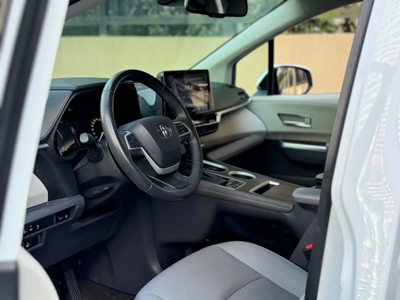 Toyota Sienna 2021 2.5L Hybrid Luxury Edition фото 12
