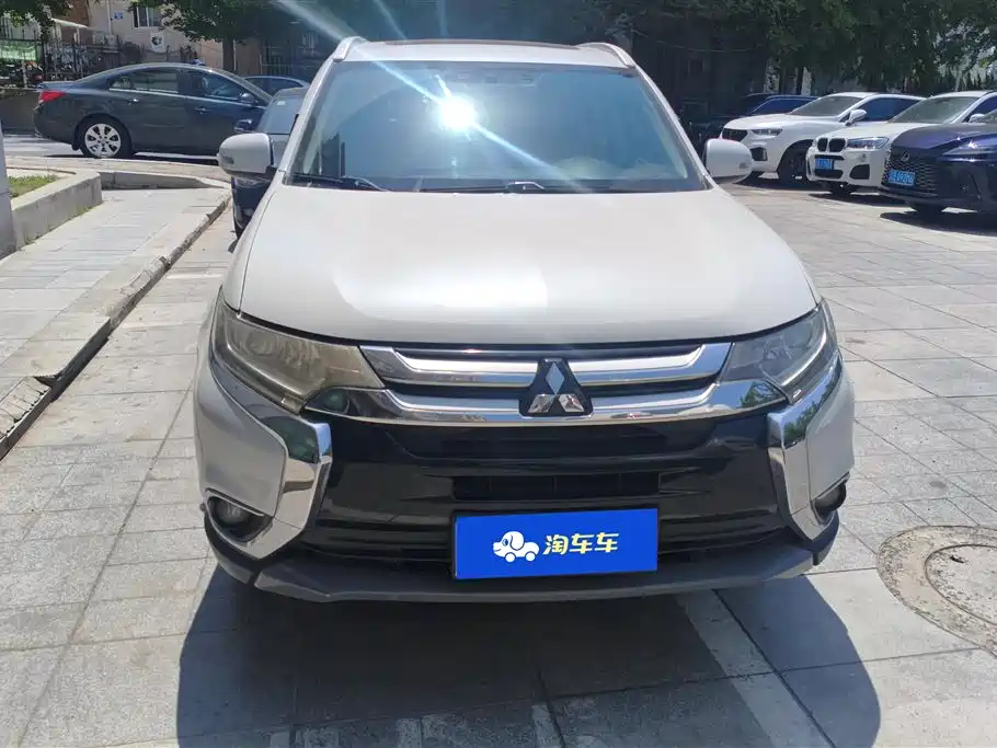 MITSUBISHI OUTLANDER