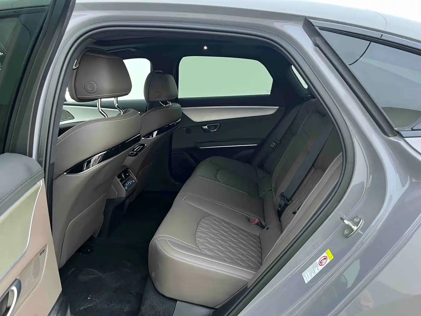BYD Han 2025 DM-i Smart Driving Edition 125KM Honor фото 5