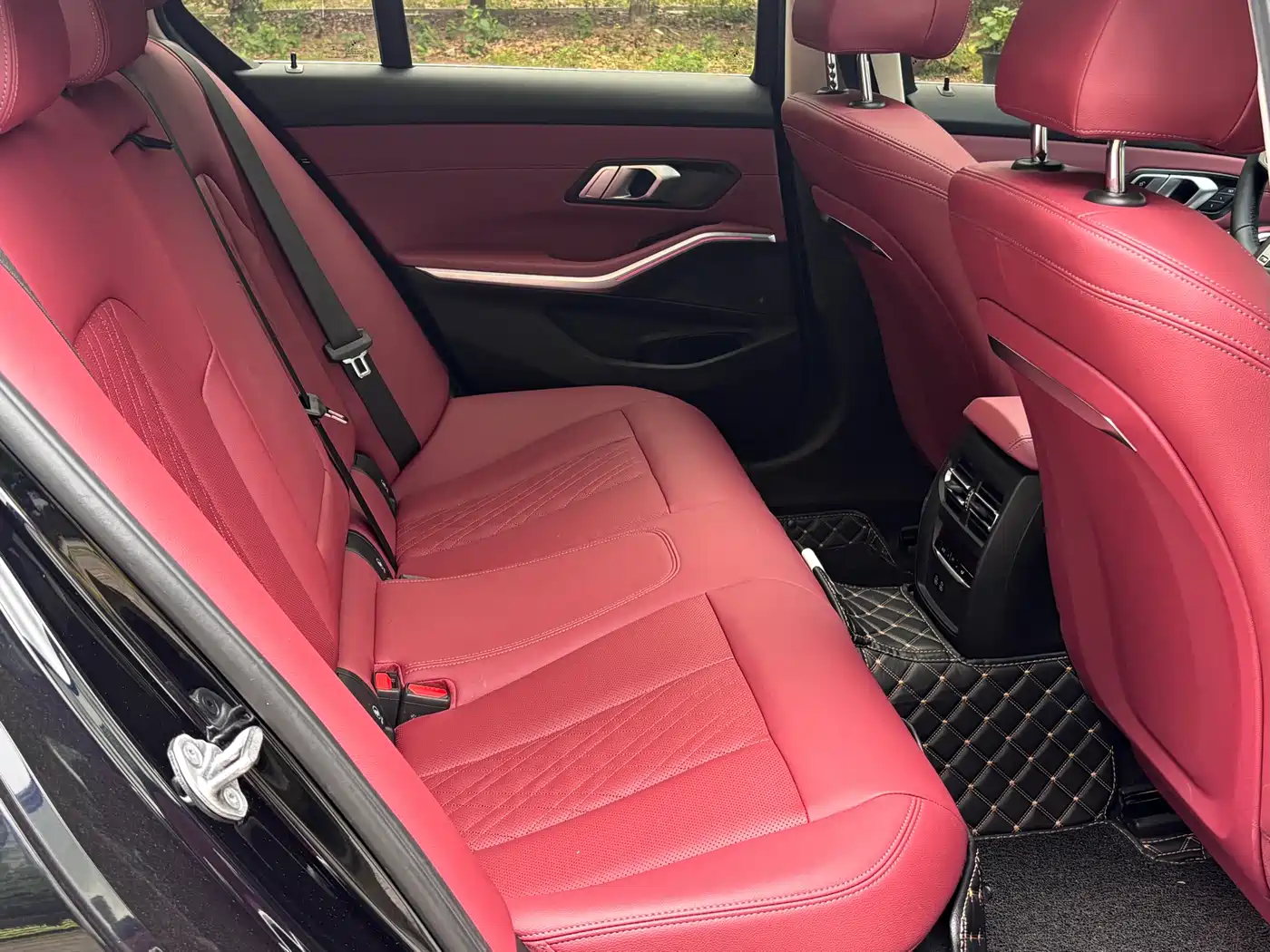 BMW 3 Series 2024 325i M Sport Package фото 11