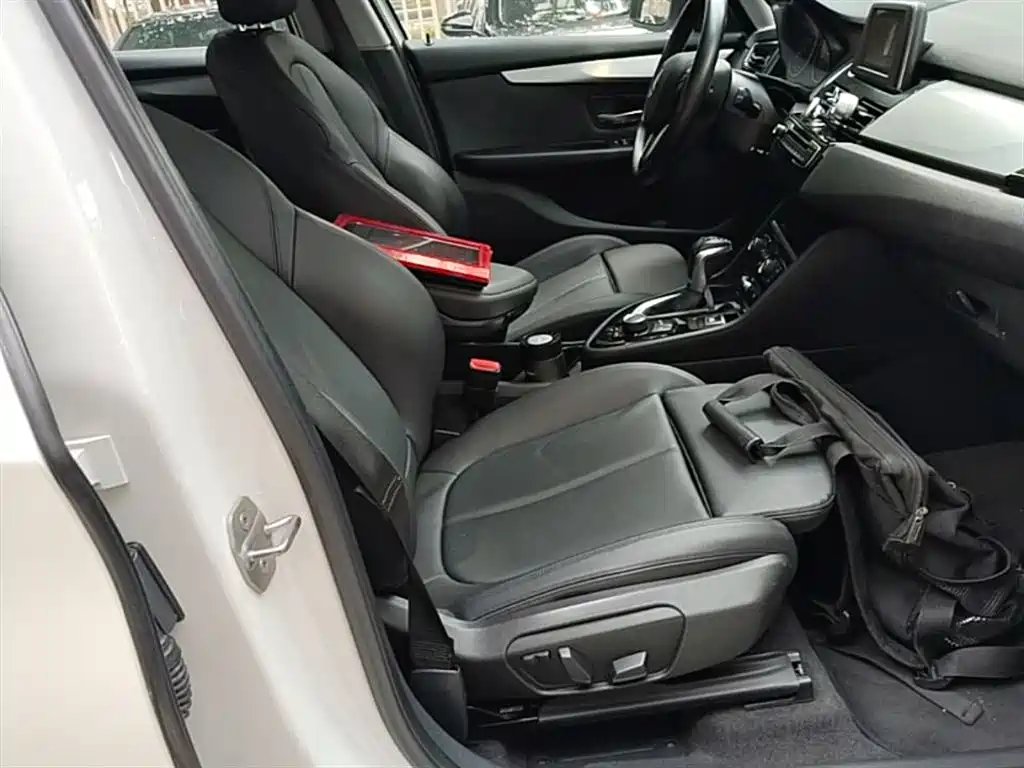 BMW 2 Series Touring 2016 220i Leading Model фото 25