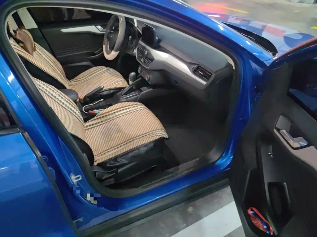 Фото 20 - Ford Focus